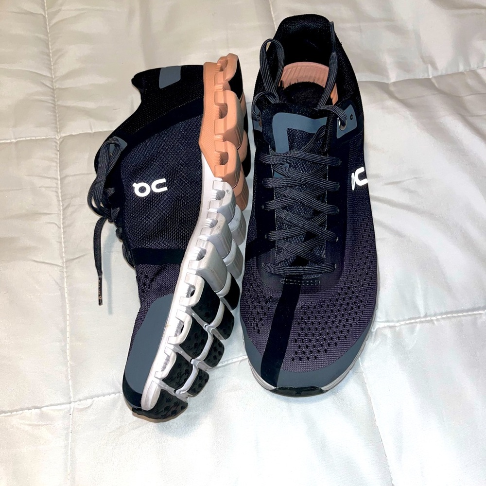 On cloud- cloudflow shoes pink/grey
